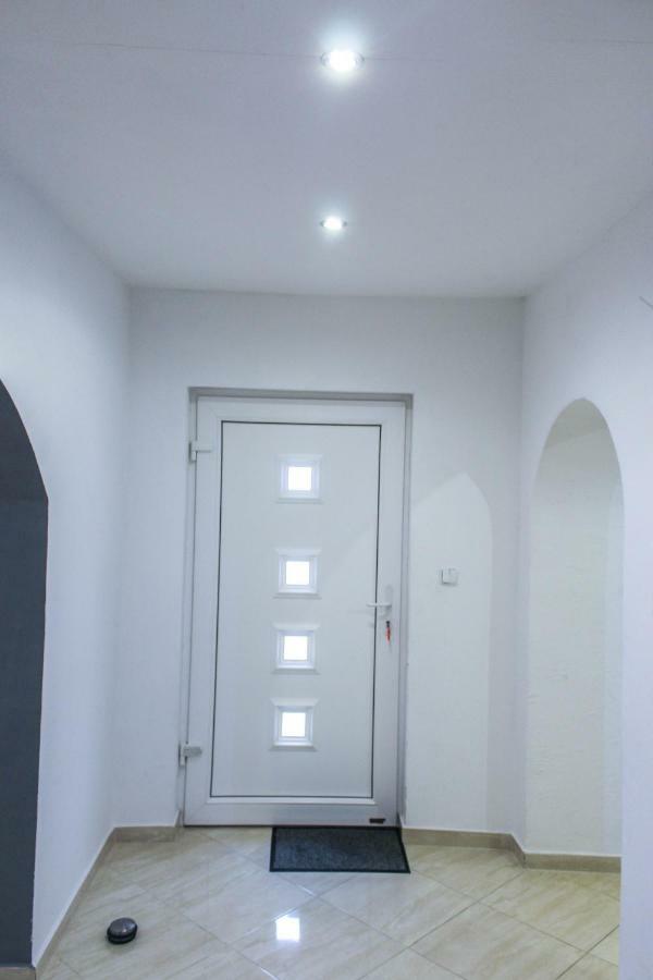 Apartman Marta Banka Екстер'єр фото