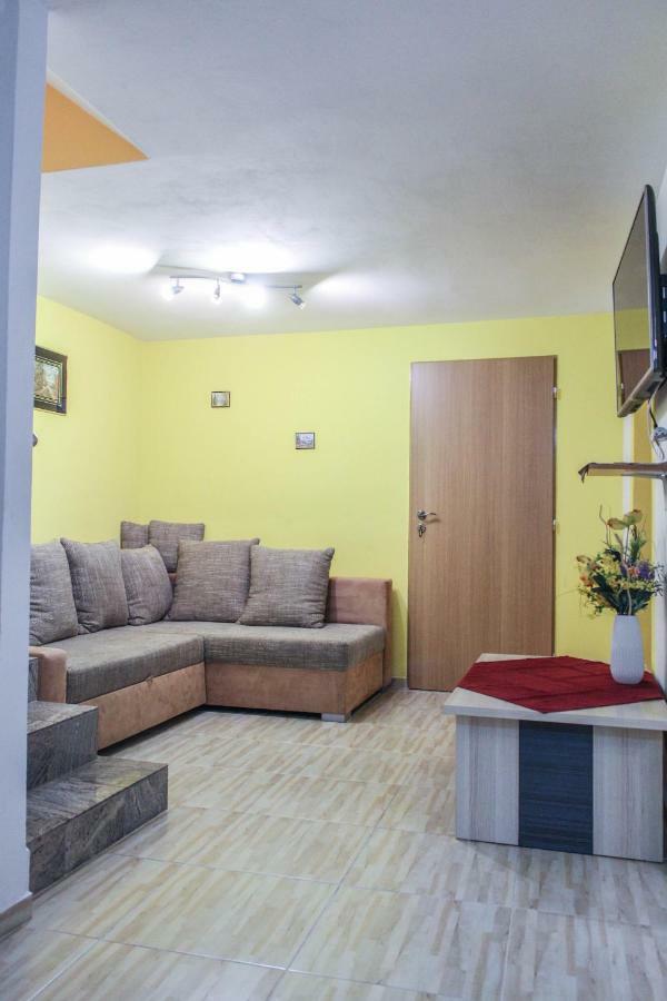 Apartman Marta Banka Екстер'єр фото