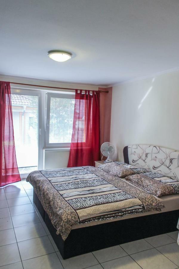 Apartman Marta Banka Екстер'єр фото