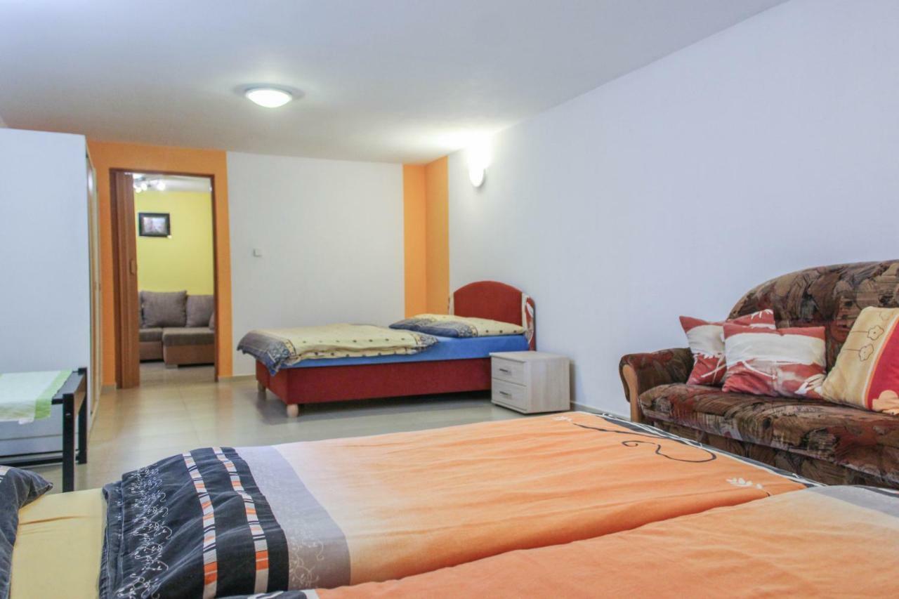 Apartman Marta Banka Екстер'єр фото